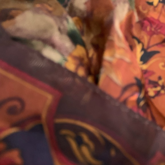 ADRIENNE VITTADINI floral scarf 100% silk - Picture 3 of 14